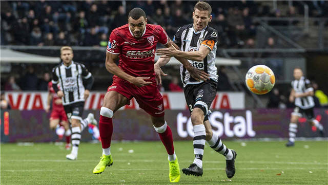 逼迫防守在 逼迫防守在